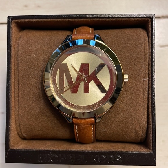 Michael’s Kors Ladies slim leather band watch. New! - Picture 9 of 11